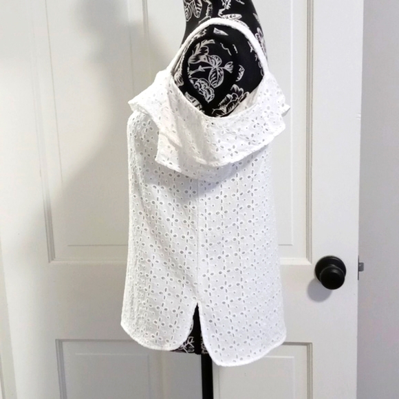 🤍Cremieux🤍 - White Eyelet Cold Shoulder Jane Top - Picture 6 of 12